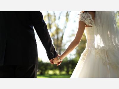 Gov. Cuomo signs law raising NY marriage consent age to 18